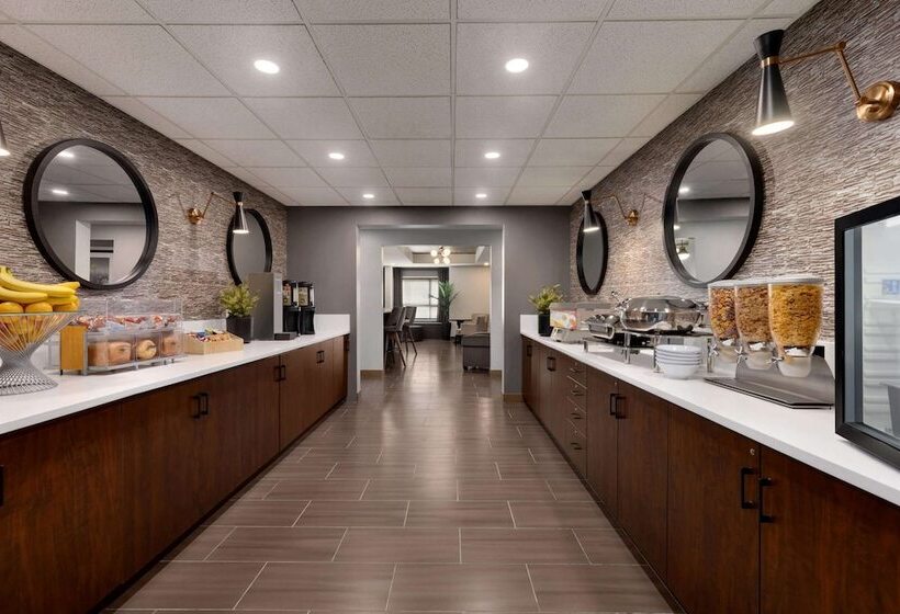 Microtel Inn & Suites By Wyndham Estevan