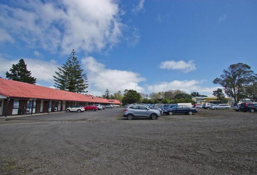 מוטל Airport Manor Inn