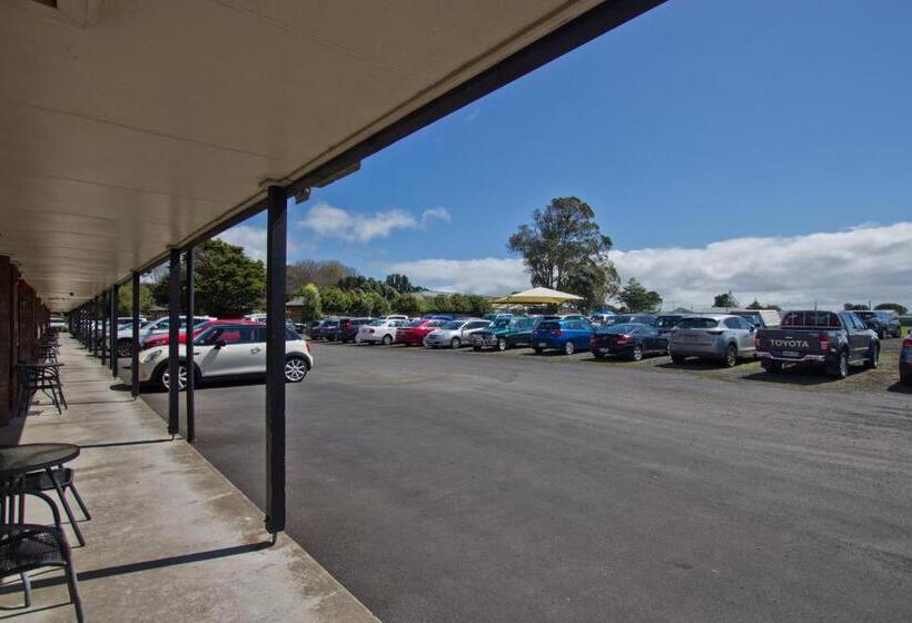 מוטל Airport Manor Inn