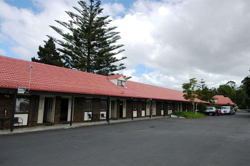 מוטל Airport Manor Inn