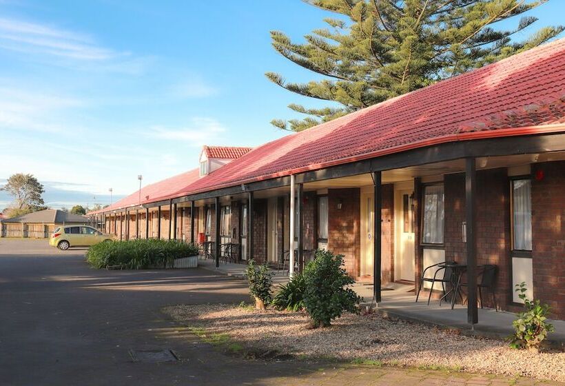 מוטל Airport Manor Inn