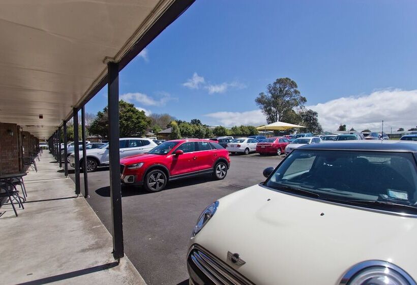 מוטל Airport Manor Inn