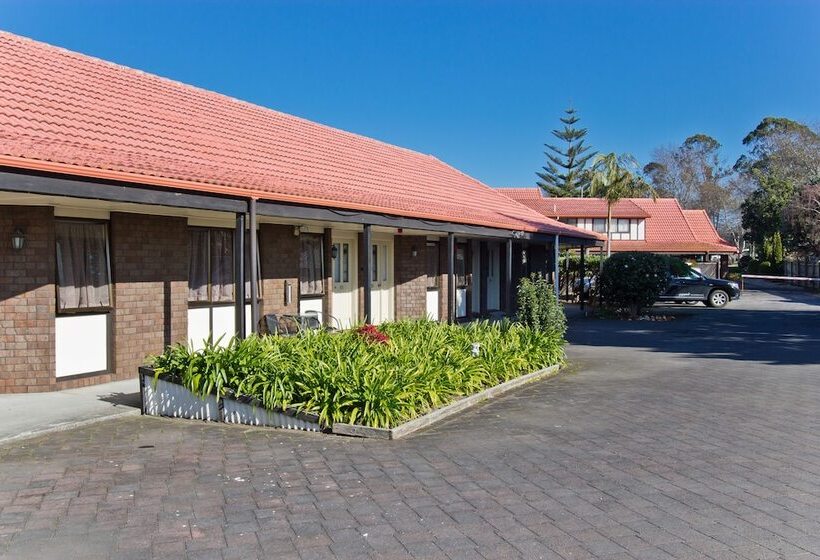 מוטל Airport Manor Inn