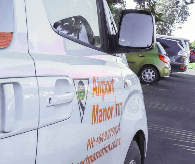 מוטל Airport Manor Inn