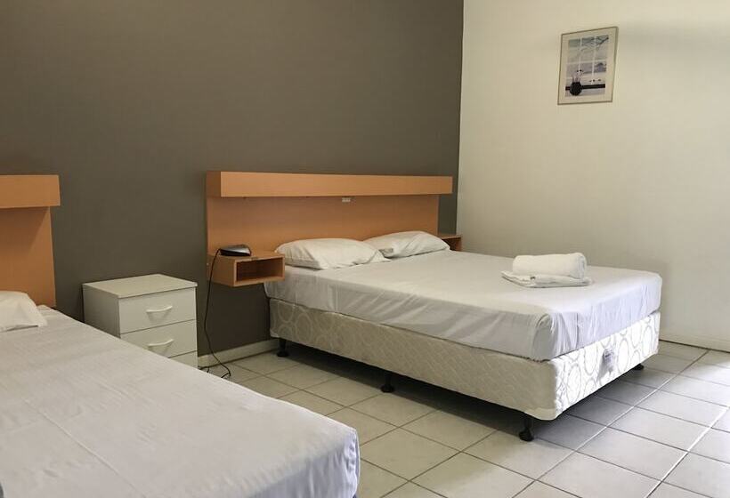 מוטל The Cubana Ballina