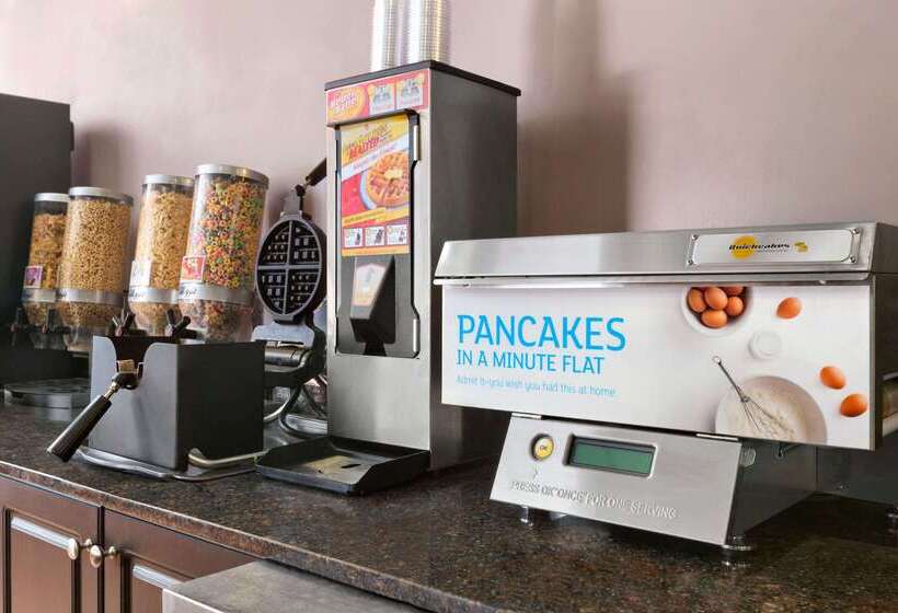 فندق على الطريق Travelodge By Wyndham Meadow Lake