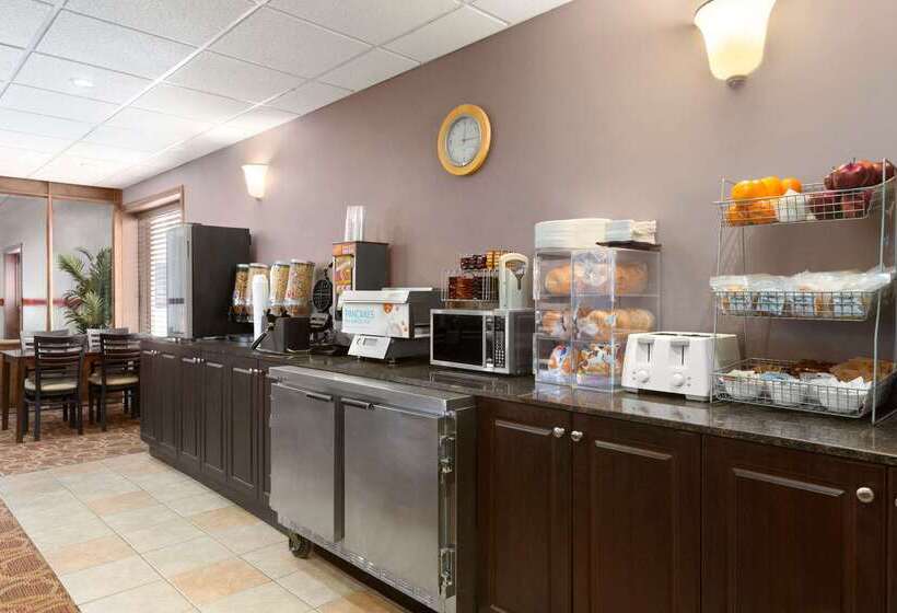 فندق على الطريق Travelodge By Wyndham Meadow Lake