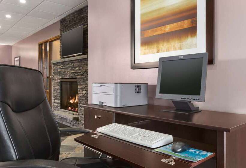 فندق على الطريق Travelodge By Wyndham Meadow Lake