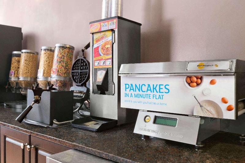 فندق على الطريق Travelodge By Wyndham Meadow Lake