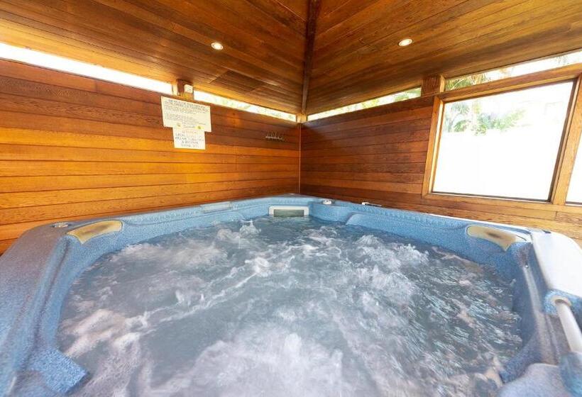 Seashells Beachfront Resort