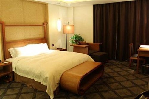 Отель Zhongzhou International