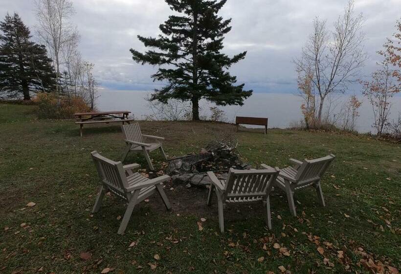 호스텔 Thomsonite Inn On Lake Superior