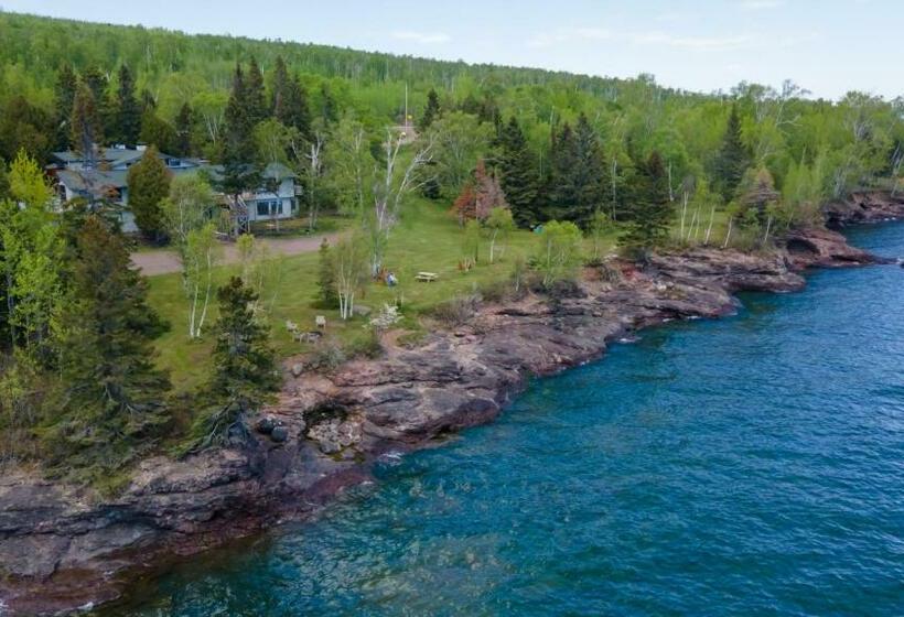 호스텔 Thomsonite Inn On Lake Superior