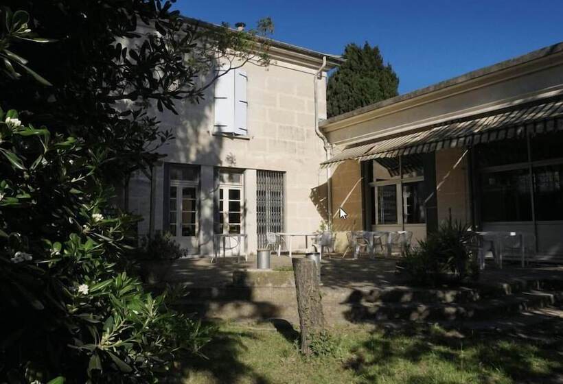 Общежитие Auberge De Jeunesse Hi Arles