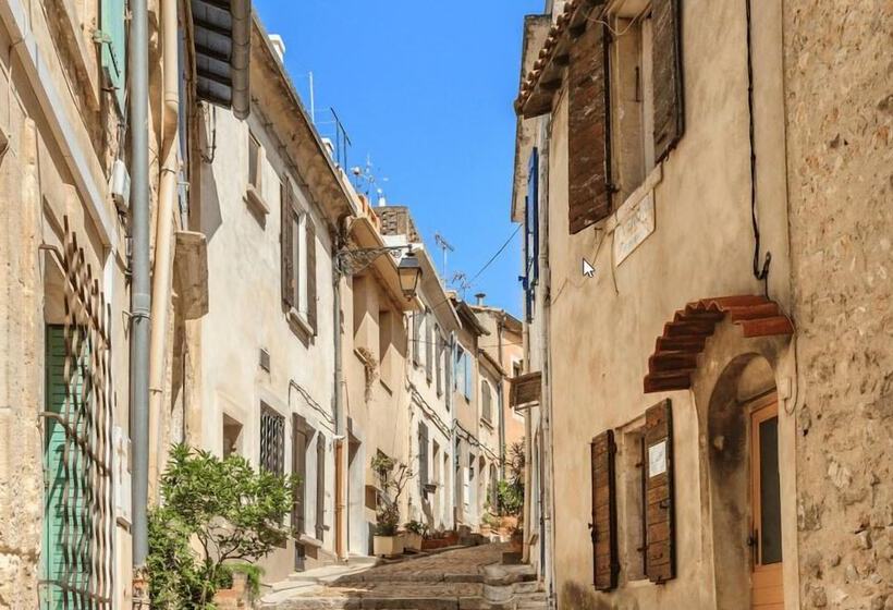 Общежитие Auberge De Jeunesse Hi Arles