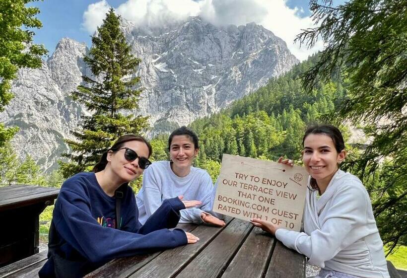 هاستل Erjavčeva Mountain Hut At Vršič Pass