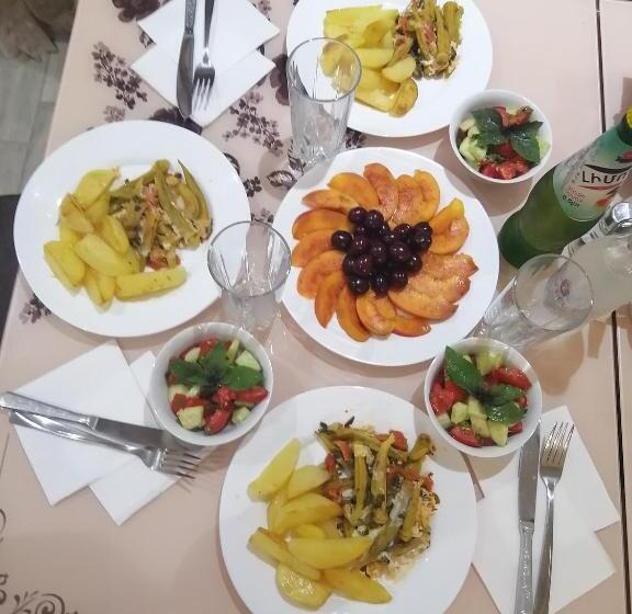 مبيت وإفطار Our House