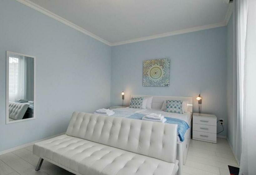 Camille Apartmanhouse