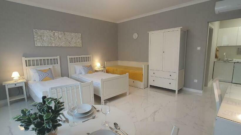 Camille Apartmanhouse