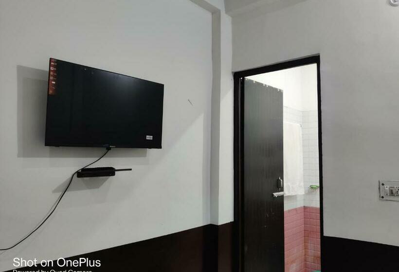 Отель Oyo 87549 Andaaz Residency Room & Restaurant