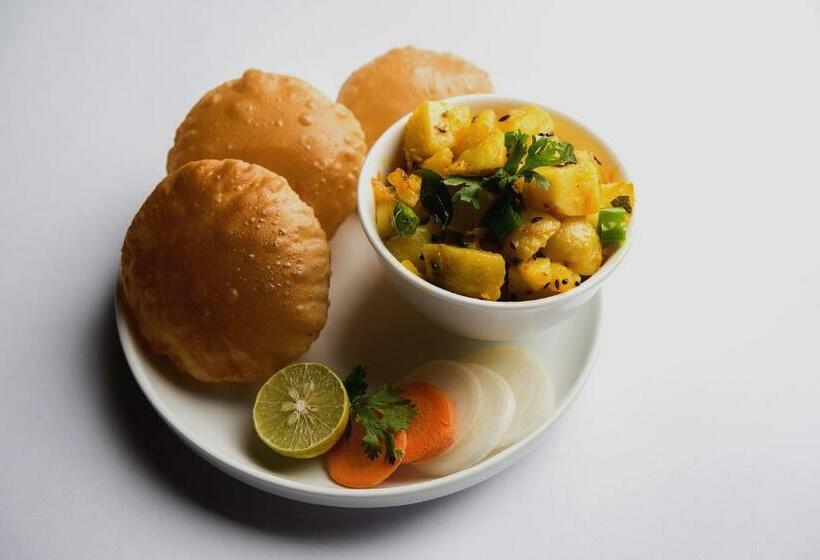 Отель Oyo 87549 Andaaz Residency Room & Restaurant