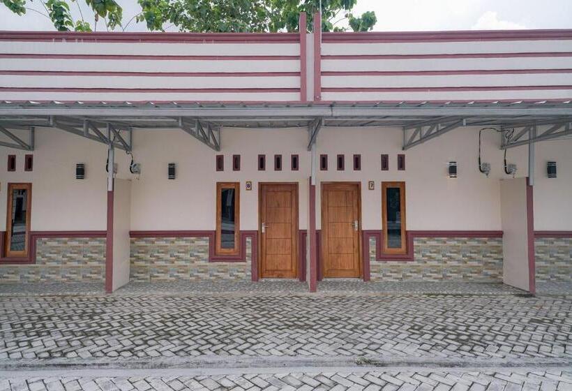 ホテル Reddoorz @ Seputih Jaya Lampung