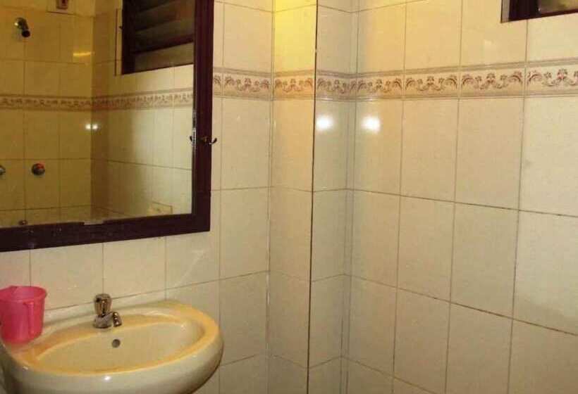 בית מלון כפרי Swim Sea Beach Resort, Panjim