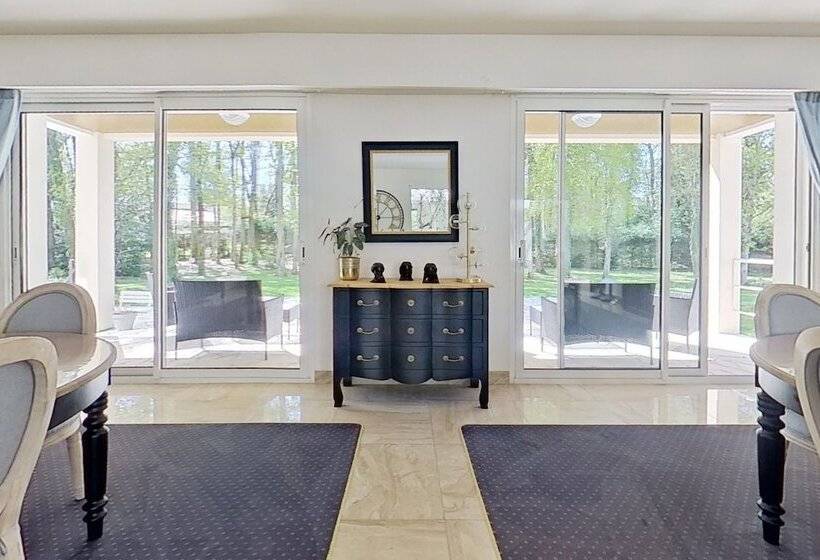 פנסיון Les Jardins De La Muse, Piscine Couverte, Spa Et Fitness