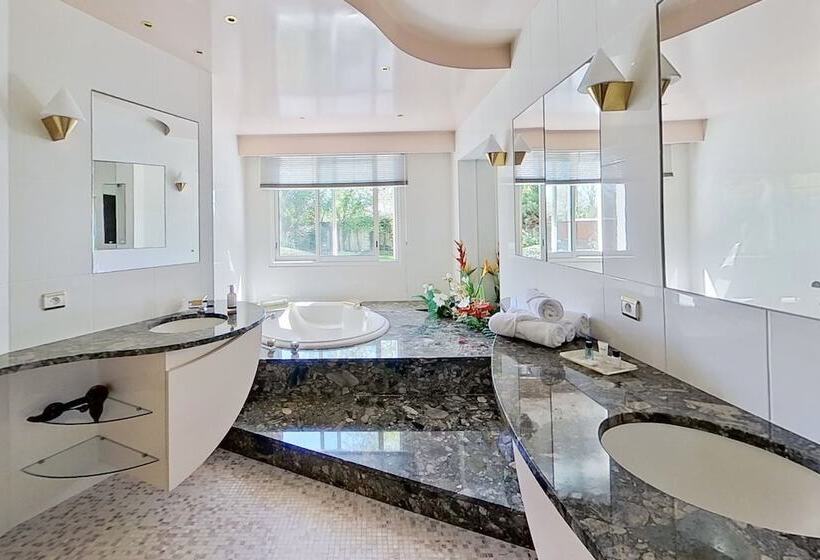 פנסיון Les Jardins De La Muse, Piscine Couverte, Spa Et Fitness