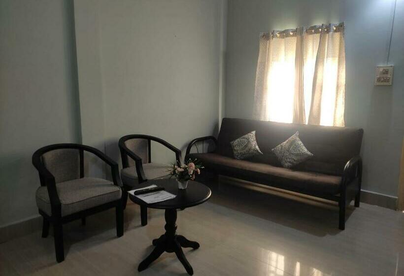 ペンション The Woodpecker  S Nest