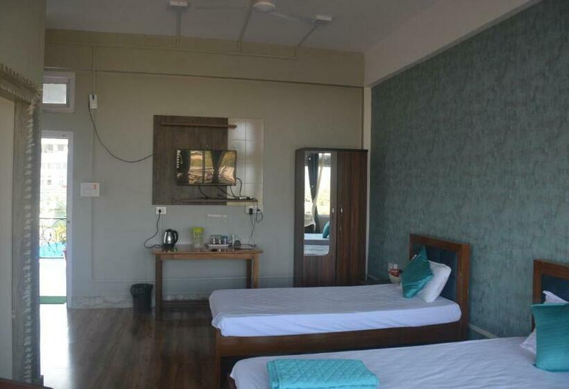 ペンション The Woodpecker  S Nest