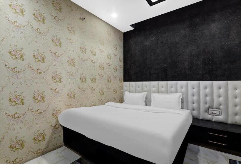 Capital O Hotel Shree