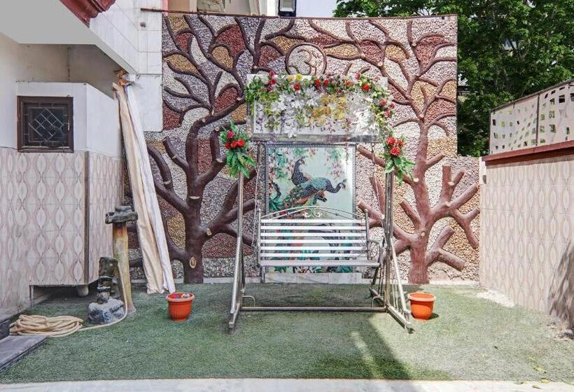 Capital O Hotel Shree