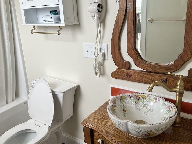 Holland Farmhouse Inn B&b