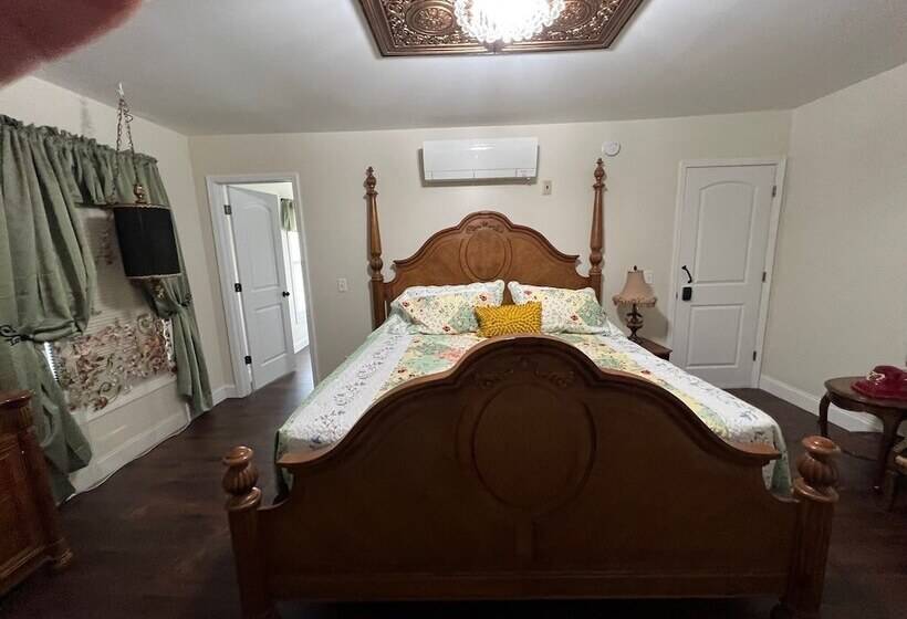 Holland Farmhouse Inn B&b