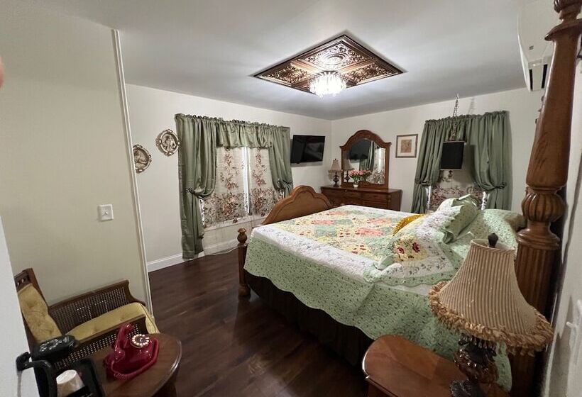 Holland Farmhouse Inn B&b
