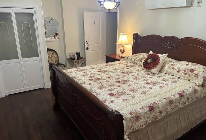 Holland Farmhouse Inn B&b