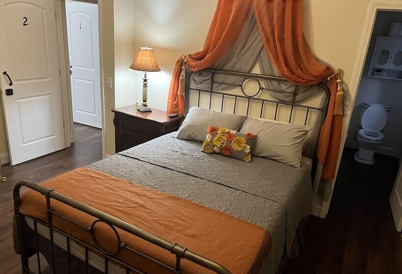 Holland Farmhouse Inn B&b