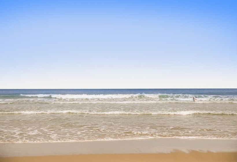 هتل Holiday Inn Express & Suites Sunshine Coast, An Ihg