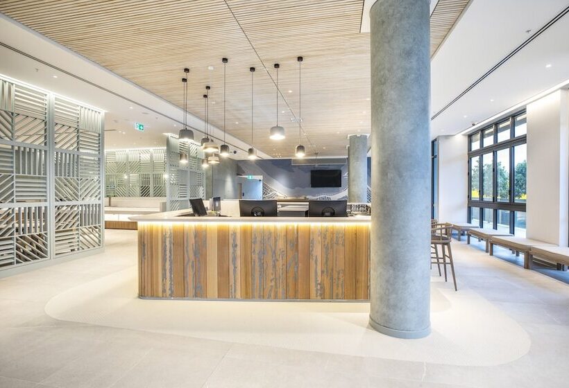 هتل Holiday Inn Express & Suites Sunshine Coast, An Ihg