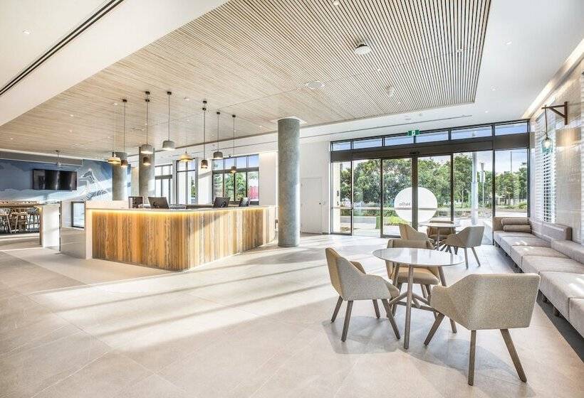 هتل Holiday Inn Express & Suites Sunshine Coast, An Ihg