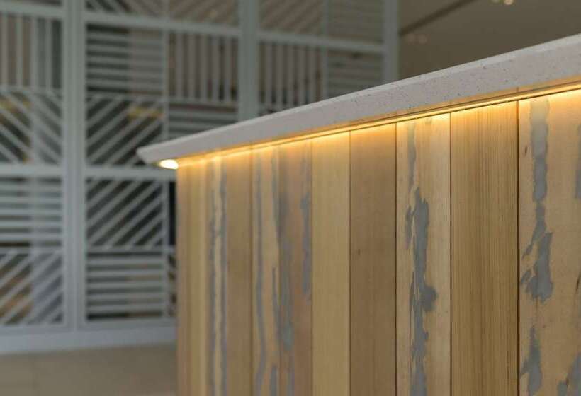 هتل Holiday Inn Express & Suites Sunshine Coast, An Ihg