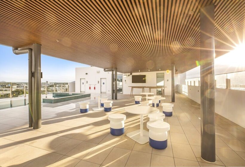 هتل Holiday Inn Express & Suites Sunshine Coast, An Ihg