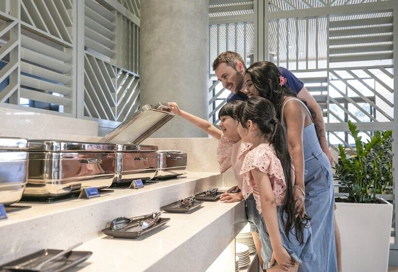 هتل Holiday Inn Express & Suites Sunshine Coast, An Ihg