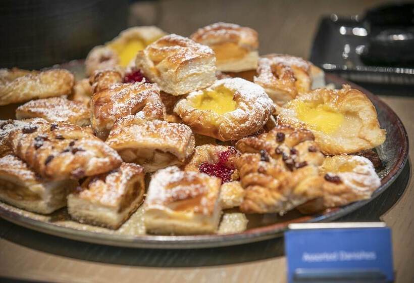 هتل Holiday Inn Express & Suites Sunshine Coast, An Ihg