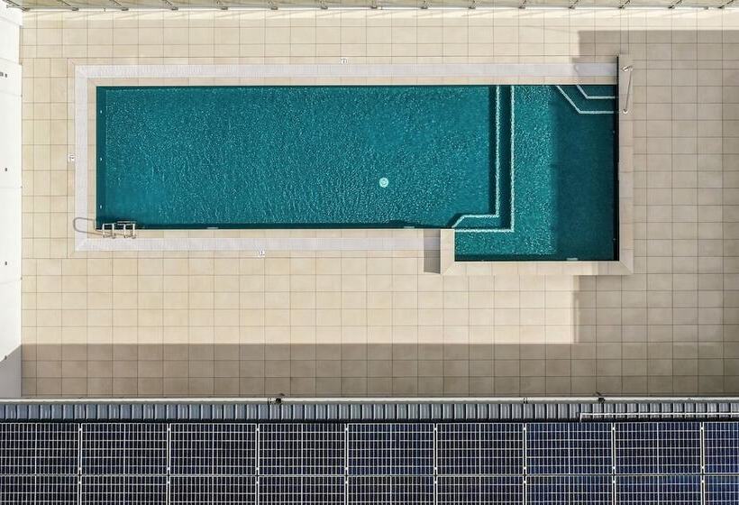 هتل Holiday Inn Express & Suites Sunshine Coast, An Ihg