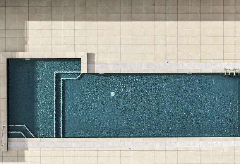 هتل Holiday Inn Express & Suites Sunshine Coast, An Ihg