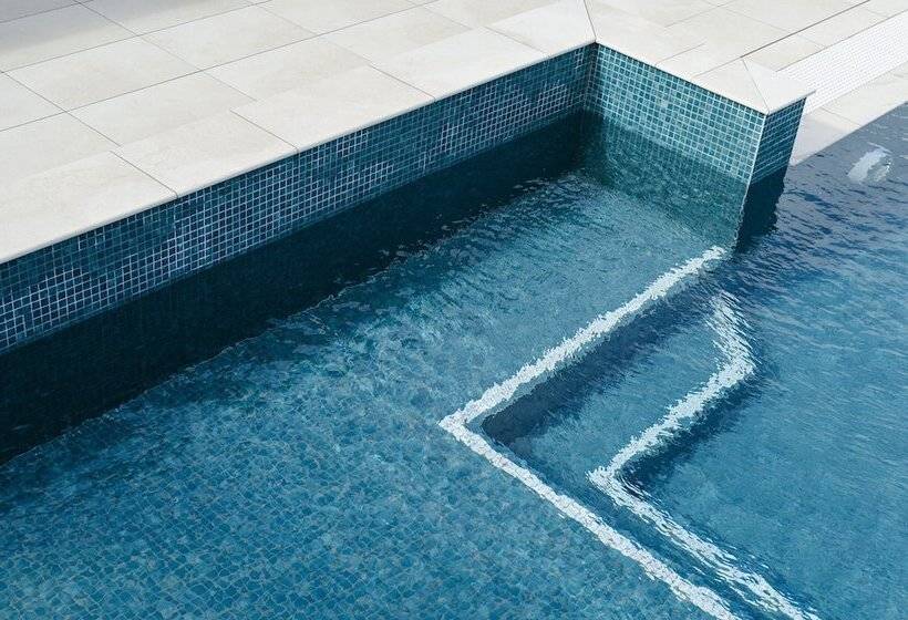 هتل Holiday Inn Express & Suites Sunshine Coast, An Ihg