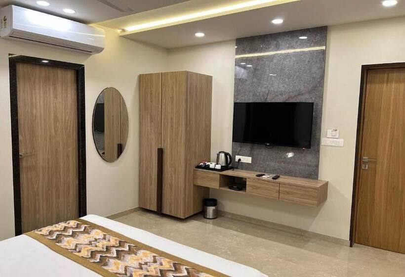 בית מלון כפרי Natham By Vrinda