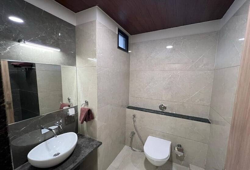 בית מלון כפרי Natham By Vrinda